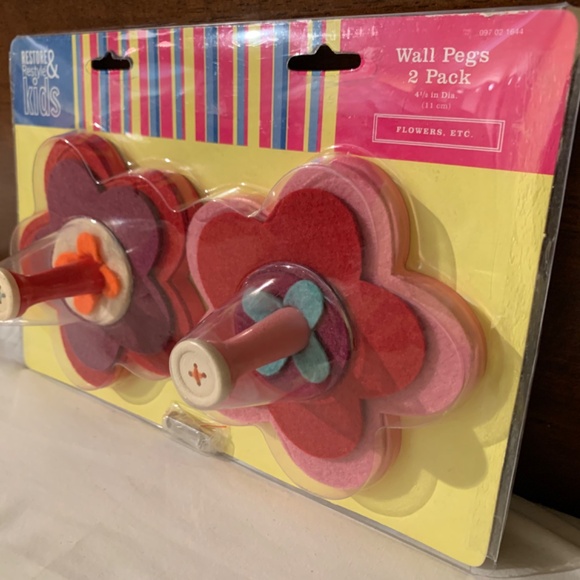 Restore & Restyle Kids Flower Wood Wall Pegs - 2 Sets - Picture 3 of 9